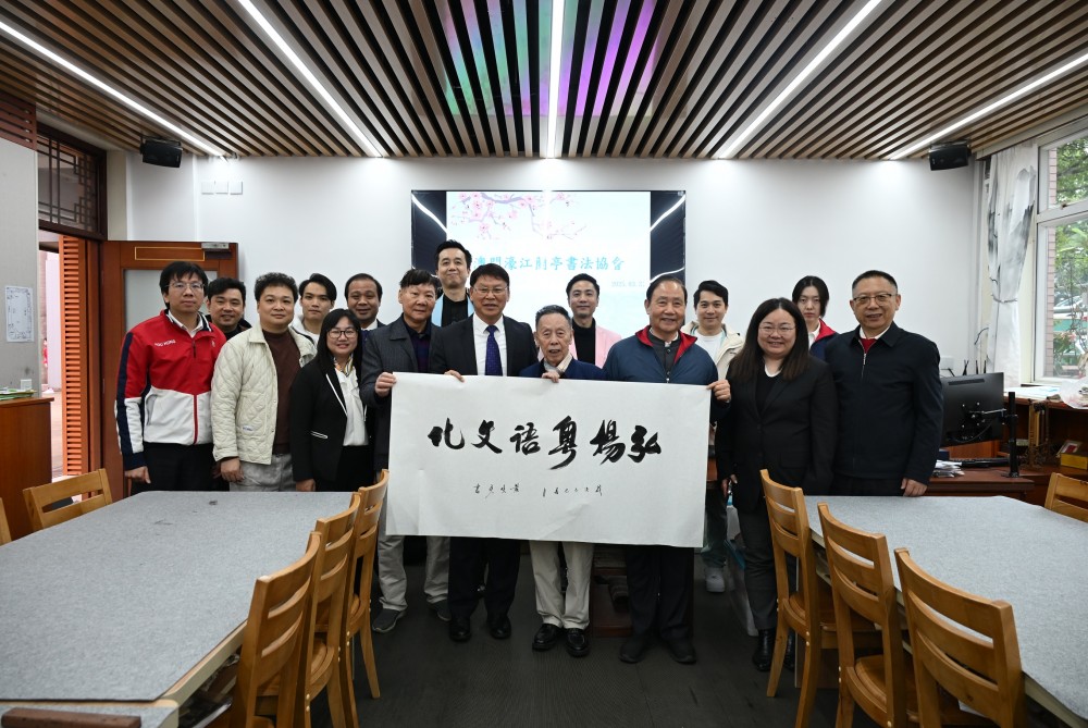 濠江中學邀相聲大師黃俊英入校弘揚粵語文化