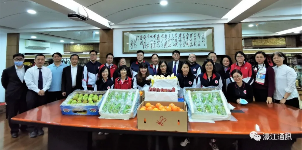 家長會向全體教職工送上婦女節禮物