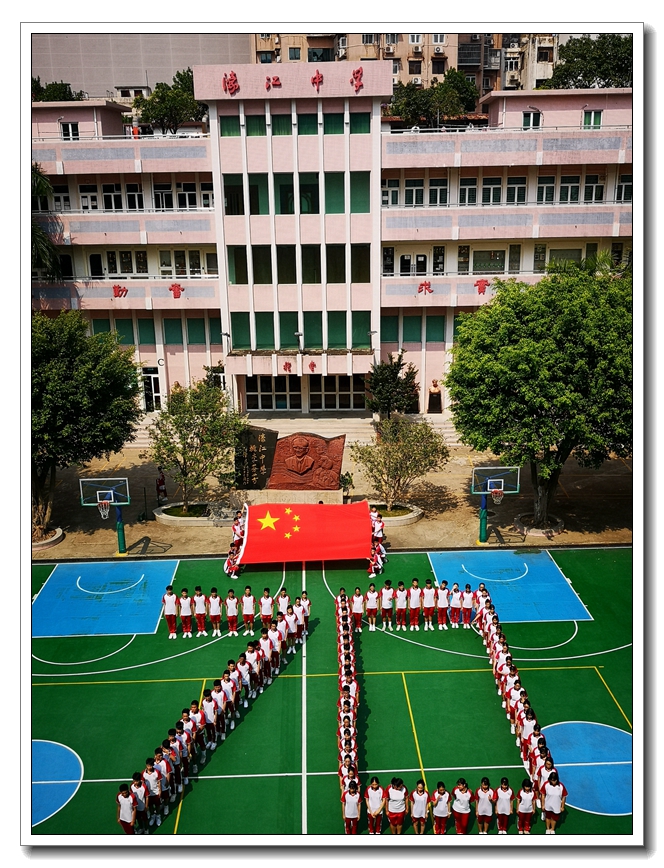 迎國慶師生同歌  送祝福國富民強