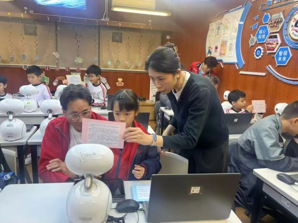 濠小科技賦能閱讀 親子共探未來
